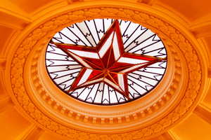 Венчает свод ротонды звезда из рубинового стекла, из которого изготовлены и кремлёвские звёзды